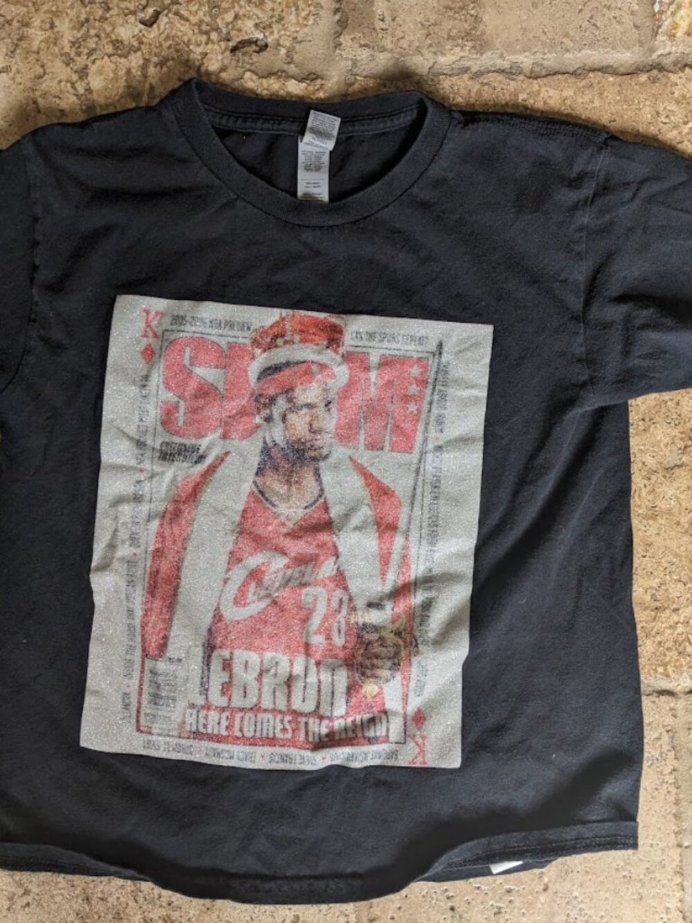 RARE LEBRON JAMES KING SLAM GLITTER BOYS T SHIRTS S (7-8)